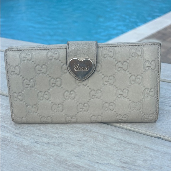Gucci Beige Embossed Wallet with Heart Accent - Picture 1 of 9